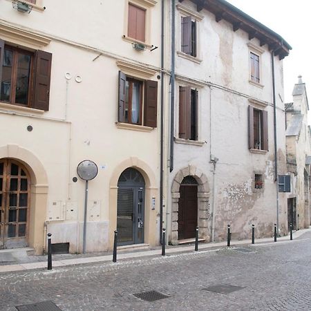 Ai Piedi Del Castello / 4Pl / Apt. Full เวโรนา ภายนอก รูปภาพ