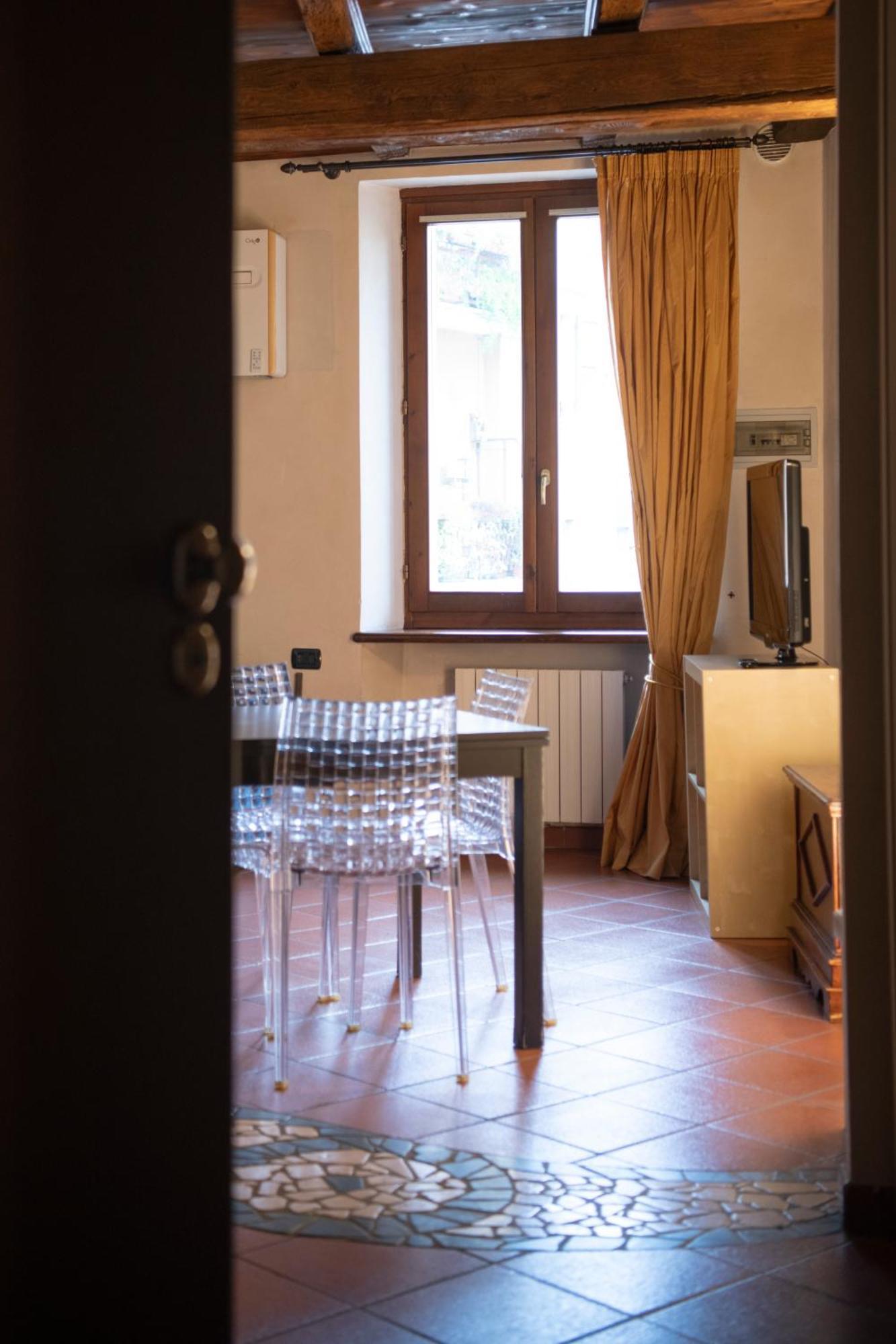 Ai Piedi Del Castello / 4Pl / Apt. Full เวโรนา ภายนอก รูปภาพ